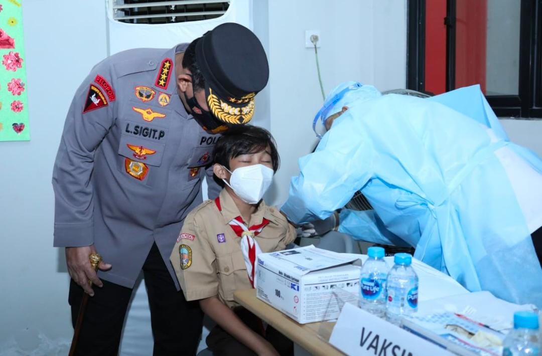 Kapolri Hadiri Launching Vaksinasi Merdeka Anak di SDN 01 Mangga Dua Selatan