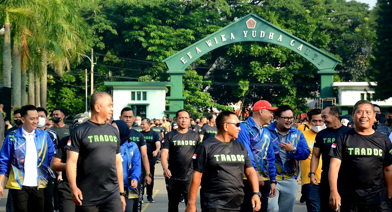 Pangdam III Siliwangi Ikuti Olahraga Bersama di Makodiklatad