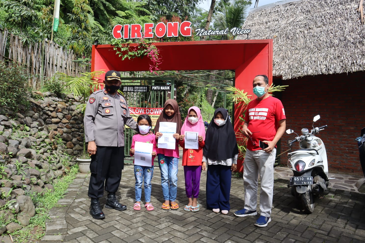 Kapolsek Cikoneng Lakukan Monitoring Pelaksanaan Vaksinasi