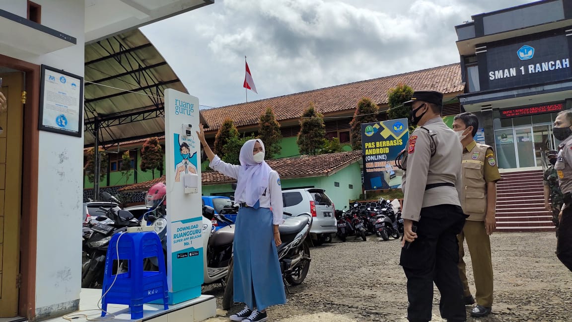 Hari Pertama PTM 100 persen, Polres Ciamis Tinjau Sejumlah Sekolah di Ciamis dan Pangandaran