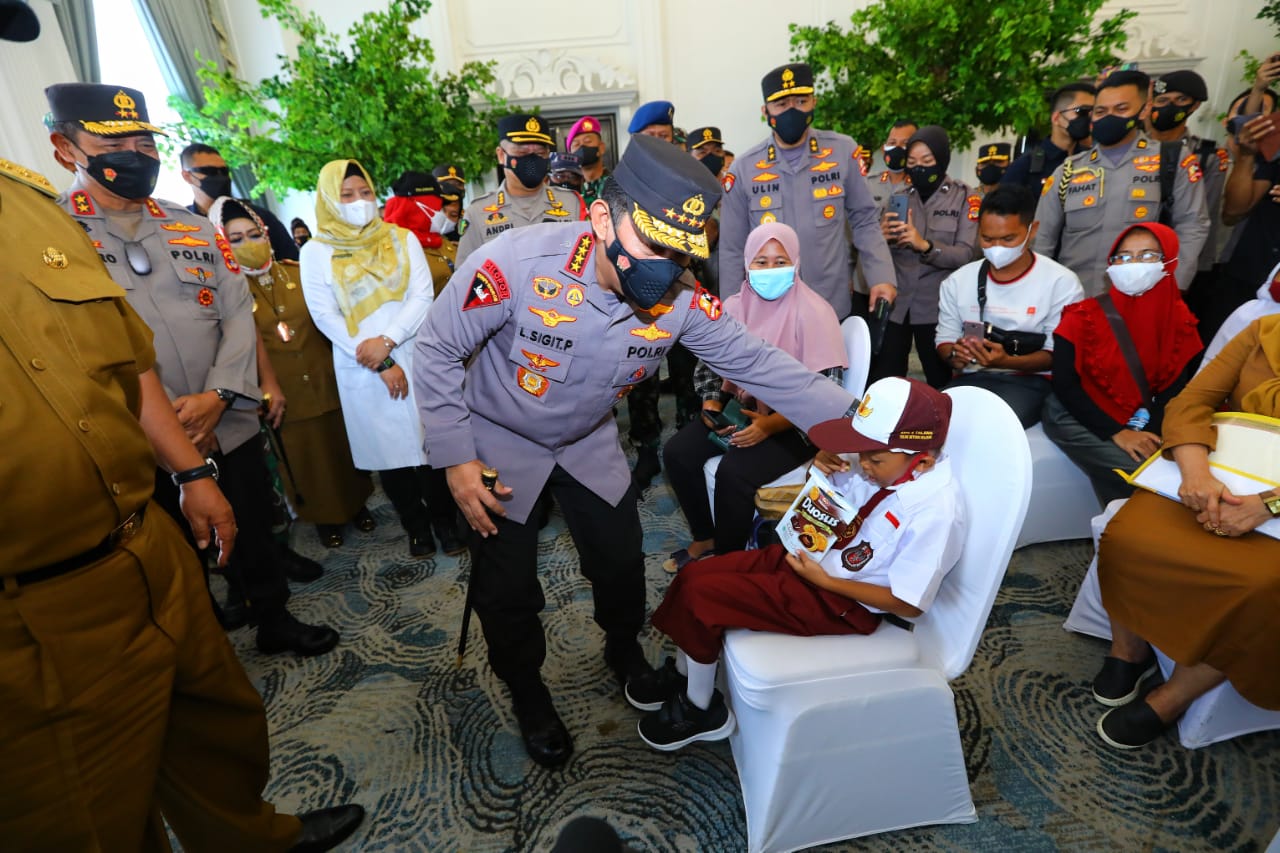 Kapolri Tinjau Kegiatan Percepatan Akselerasi Vaksinasi Serentak Seluruh Indonesia