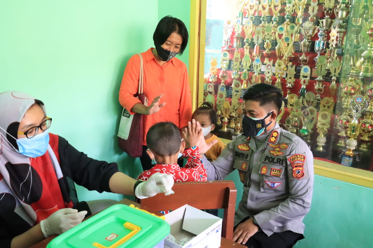 Kapolres Ciamis Tinjau Langsung Pelaksanaan Vaksinasi Merdeka Anak