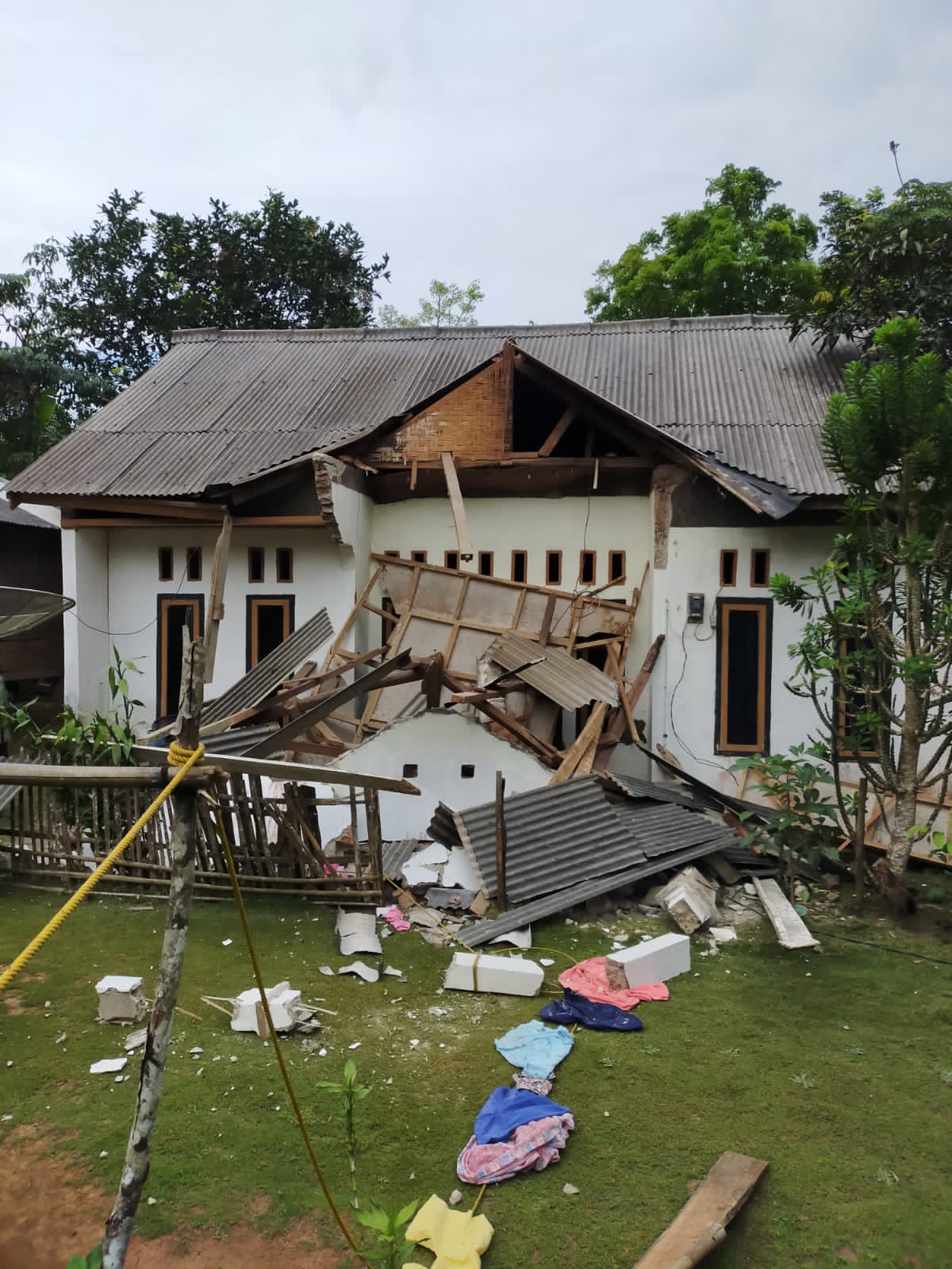 Beberapa Rumah Warga di Pandeglang Alami Kerusakan Akibat Gempabumi M 6,7 Banten