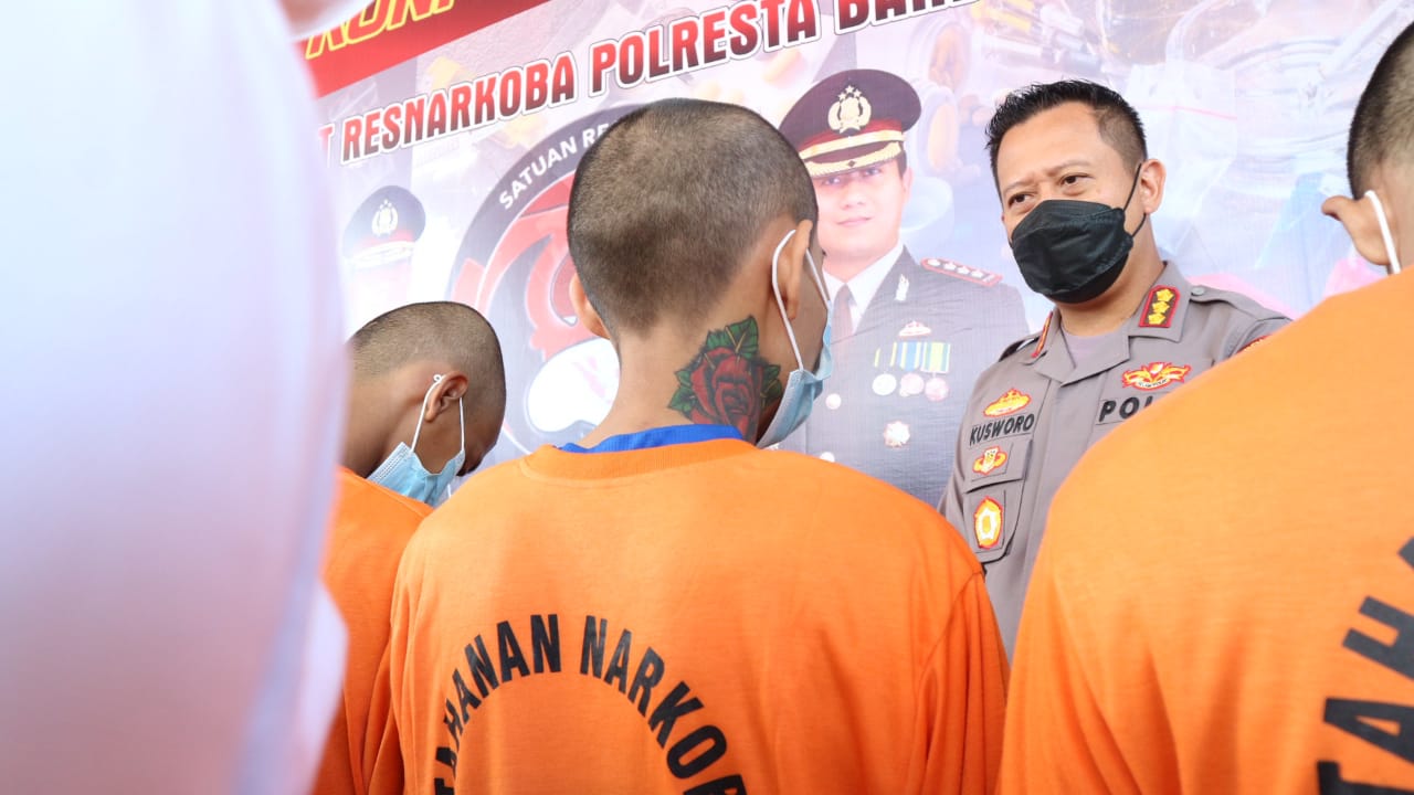 Sat Narkoba Polresta Bandung Berhasil Tangkap 8 Tersangka Kasus Penyalahgunaan Narkotika