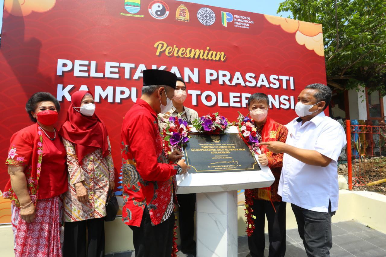 Plt Walkot Bandung Resmikan Prasasti Kampung Toleransi