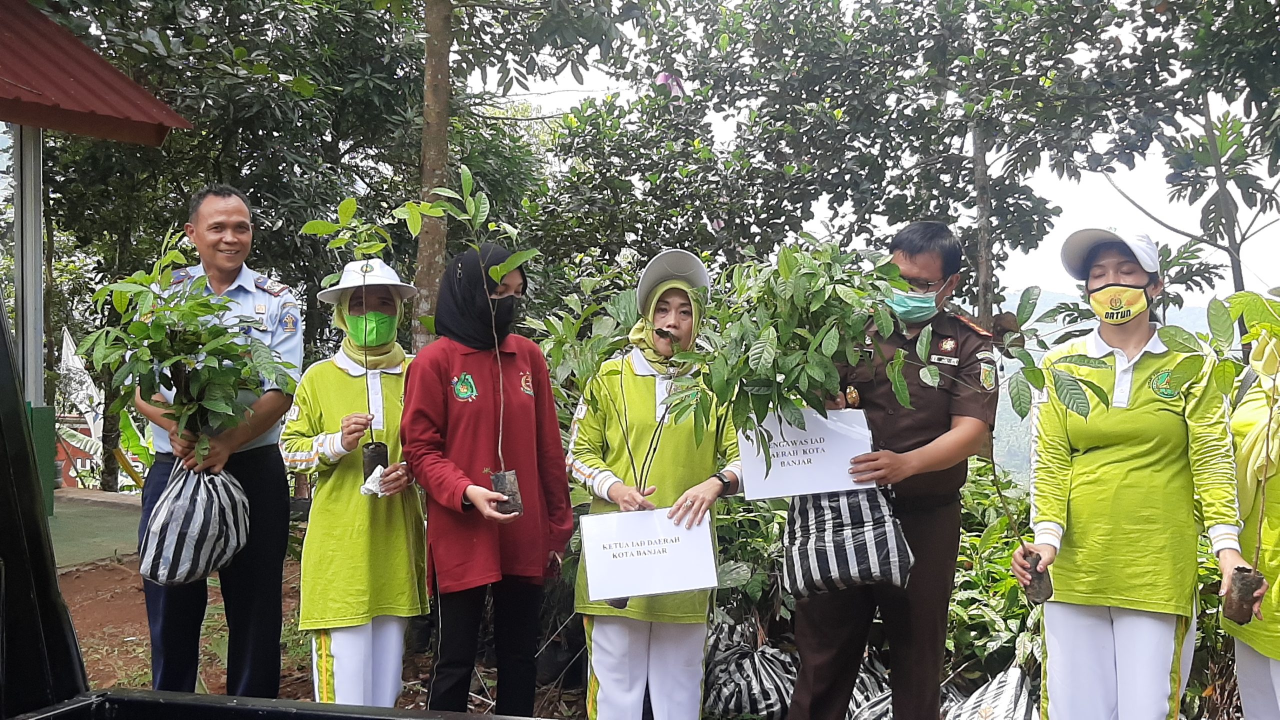 Ikatan Adhyaksa Dharmakarini Kejari Banjar Tanam Ribuan Pohon