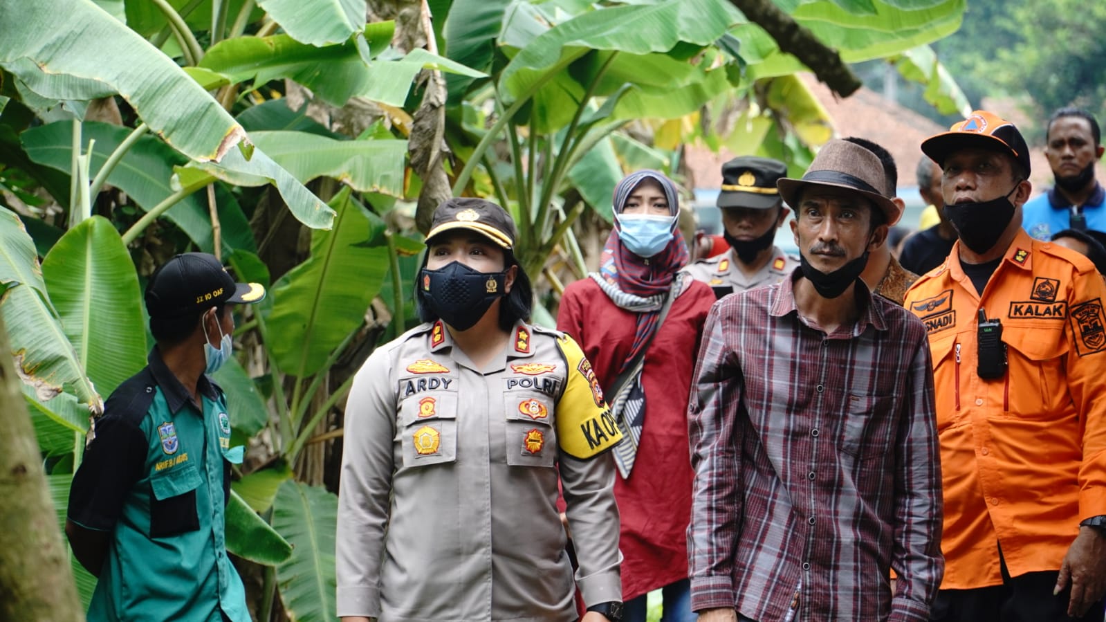 Kapolres Banjar Terjun Langsung Bantu Evakuasi Pasca Bencana Angin Kencang di Langensari