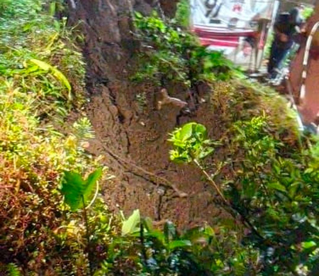 Akibat Hujan Deras, Tebing Longsor Timpa Rumah Milik Warga di Ciamis
