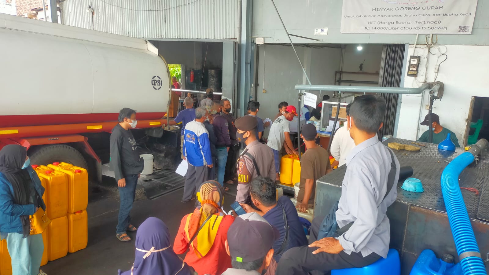 Polres Ciamis Laksanakan Pemantauan Kegiatan Kerumunan Masyarakat di Lokasi Distributor Minyak Goreng
