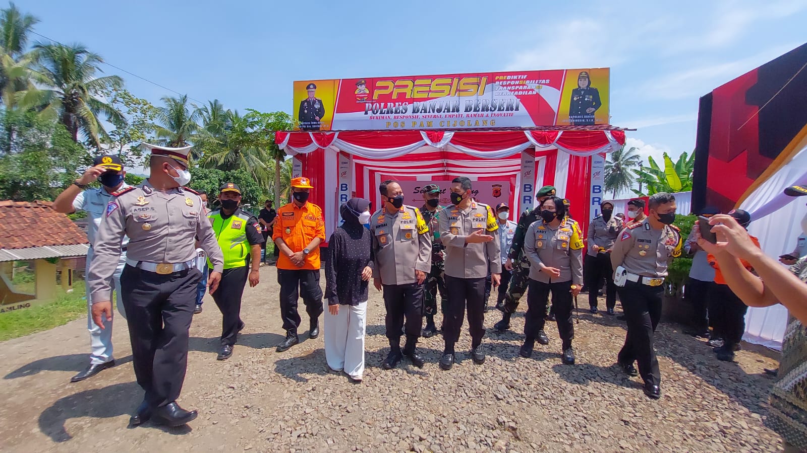 Kapolda Jabar Tinjau Pos Pengamanan Mudik di Perbatasan Provinsi Jabar dan Jateng