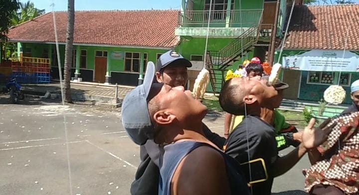 Peringati Hari Raya Idul Fitri, Warga di Pangandaran Ikuti Perlombaan