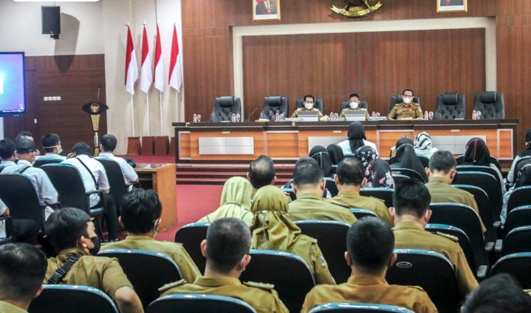 Bupati Herdiat Terima Audiensi Aksi Damai Ratusan Honorer