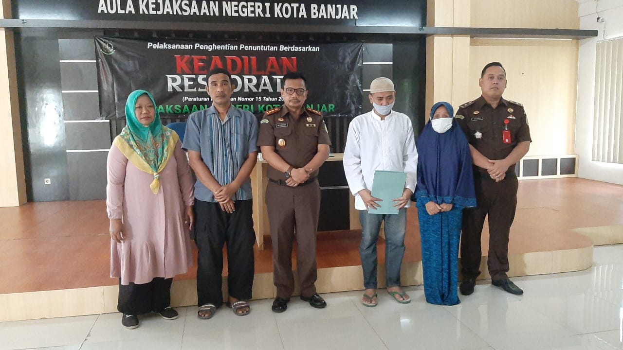 Kejari Kota Banjar Hentikan Satu Perkara dengan Mengedepankan Restorative justice