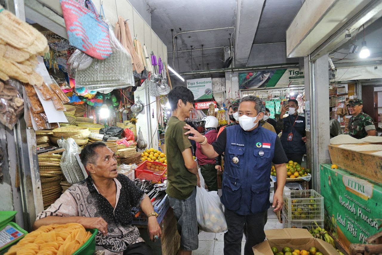 Lihat Kondisi Harga Minyak Goreng, Walkot Bandung Kunjungi Pasar Kosambi