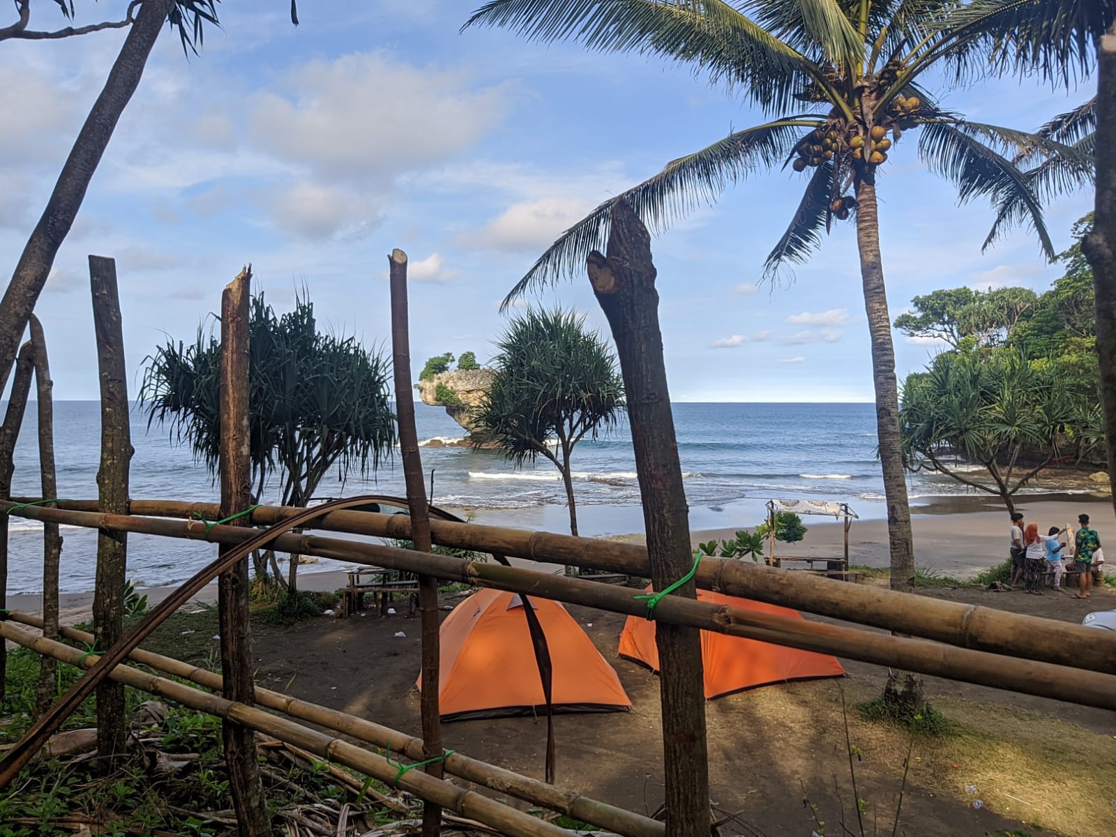 Pagar pada Sebidang Tanah di Wisata Pantai Mandasari Buat Warga Panik, Ini Alasannya