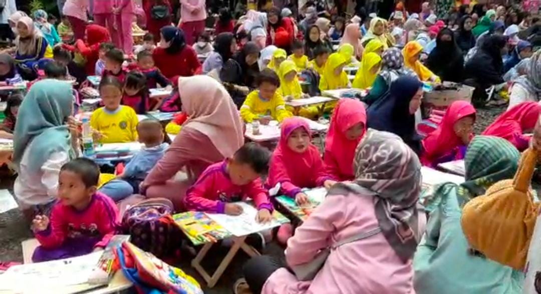 Polres Banjar Adakan Lomba Mewarnai bagi Anak-anak
