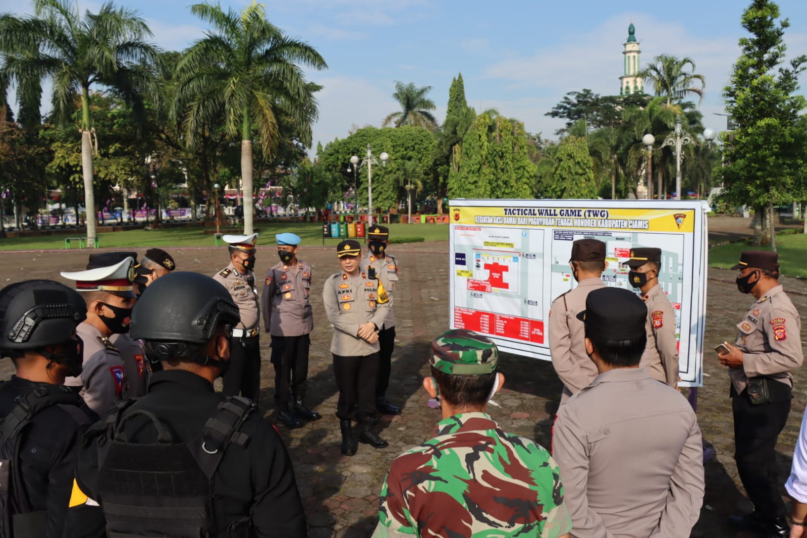 Ratusan TNI-Polri Lakukan Pengamanan Kegiatan Aksi Damai Paguyuban Tenaga Honorer Kabupaten Ciamis