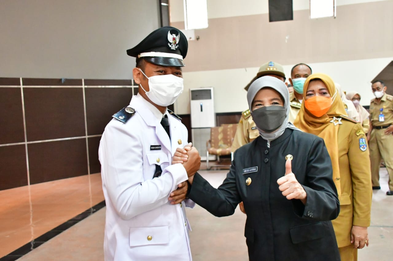 Walkot Banjar Lantik Bubun Sahban Farid Marup sebagai Kepala Desa PAW