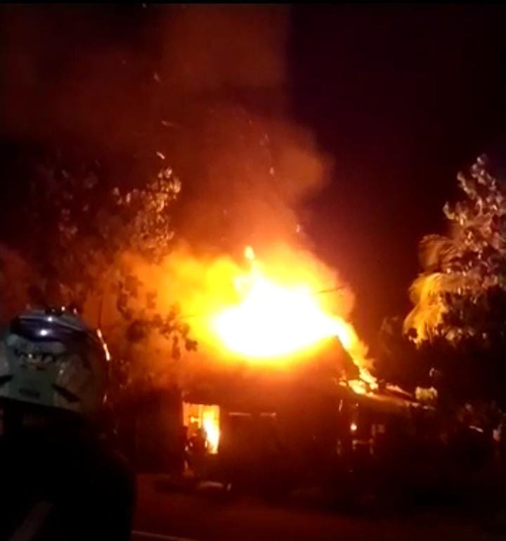Rumah Sekaligus Warung Milik Warga di Pangandaran Ludes Terbakar