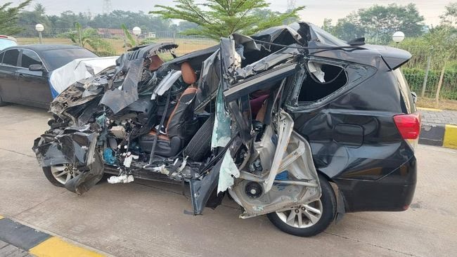 Innalillahi, Ayah Emil Dardak Tewas dalam Kecelakaan di Tol Pemalang-Batang