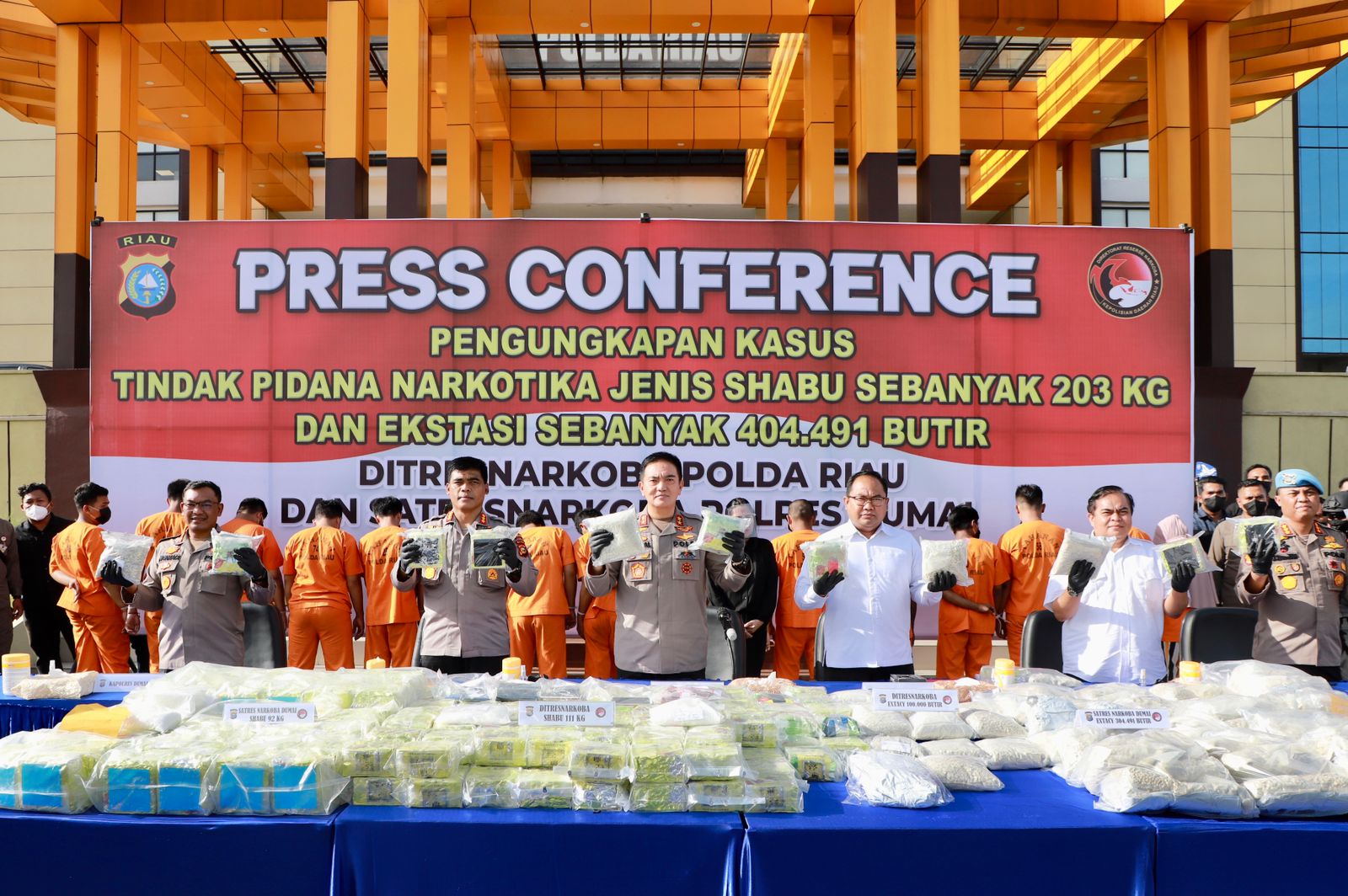 16 Tersangka Komplotan Narkoba Berhasil Diamankan Ditnarkoba Polda Riau