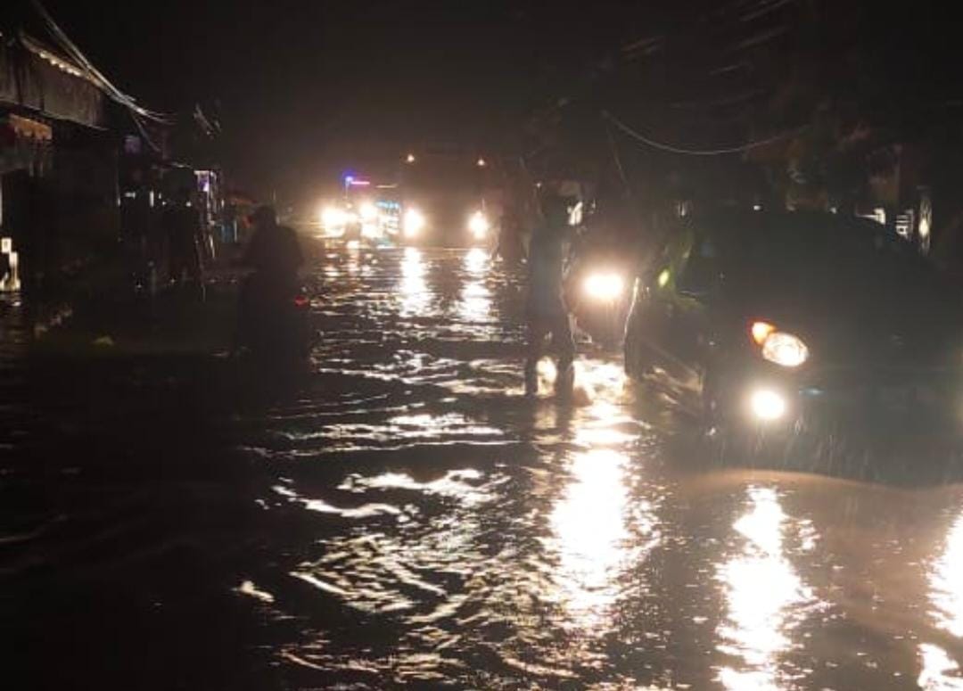 Diguyur Hujan Deras, Akses Jalan Utama Pangandaran Terendam Banjir Bandang