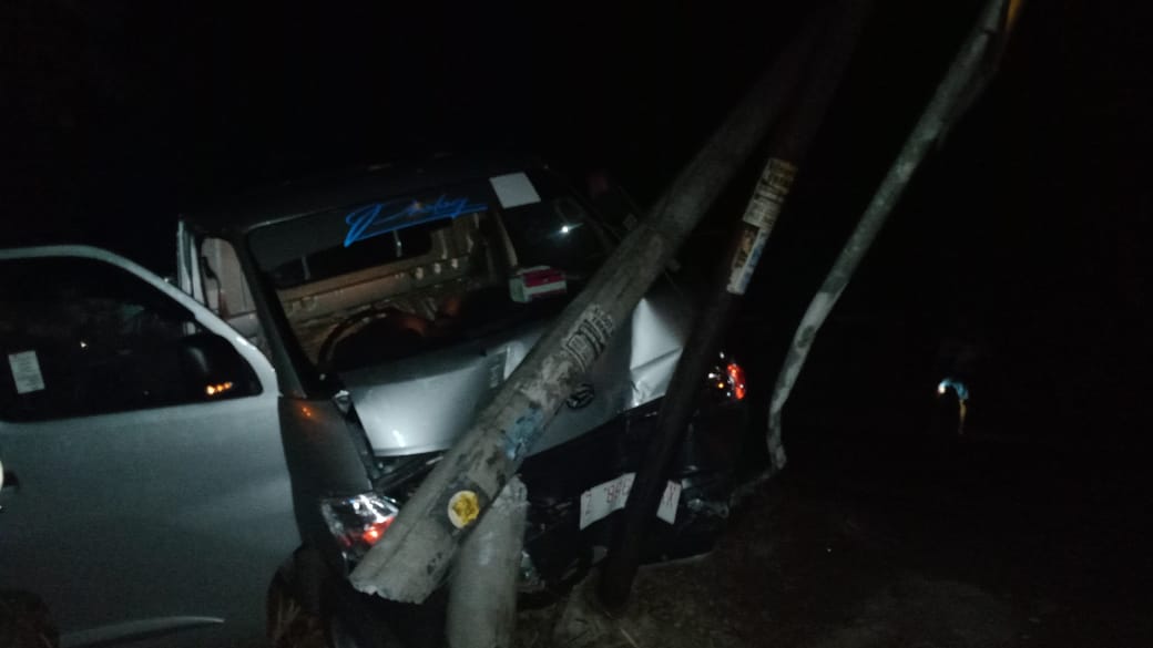 Diduga Ngantuk, Mobil Pick Up di Ciamis Tabrak Tiang Telkom