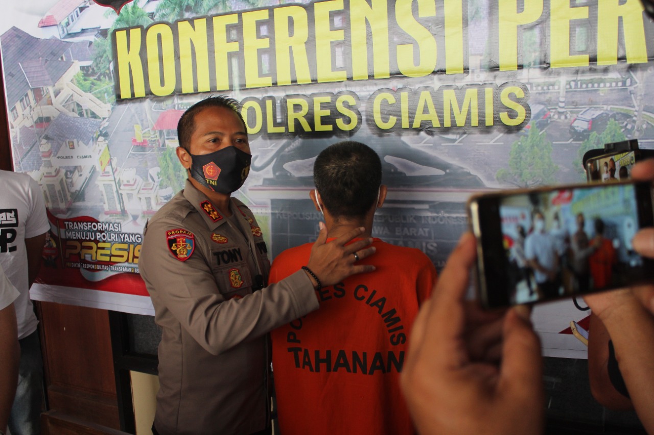 Sebarluaskan Video Pornografi, Seorang Pria Paruh Baya di Ciamis Diamankan Polisi